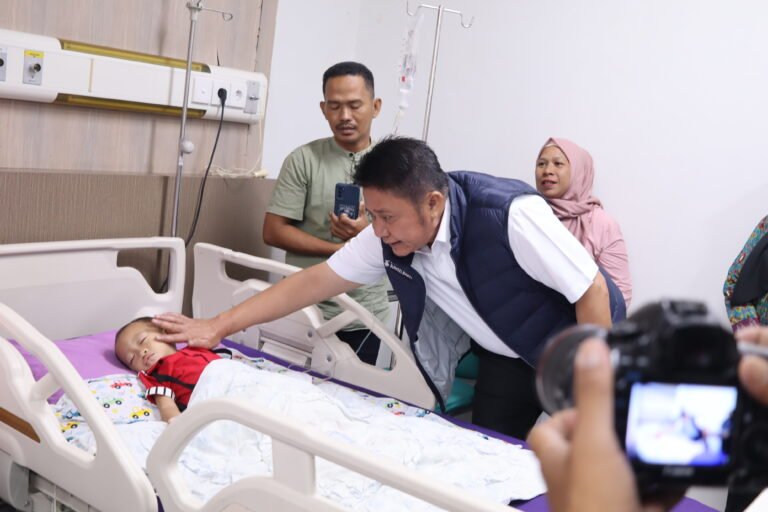 Gubernur Sumatera Selatan Resmikan Bakti Sosial Operasi Celah Bibir dan Langit-langit di RSKGM